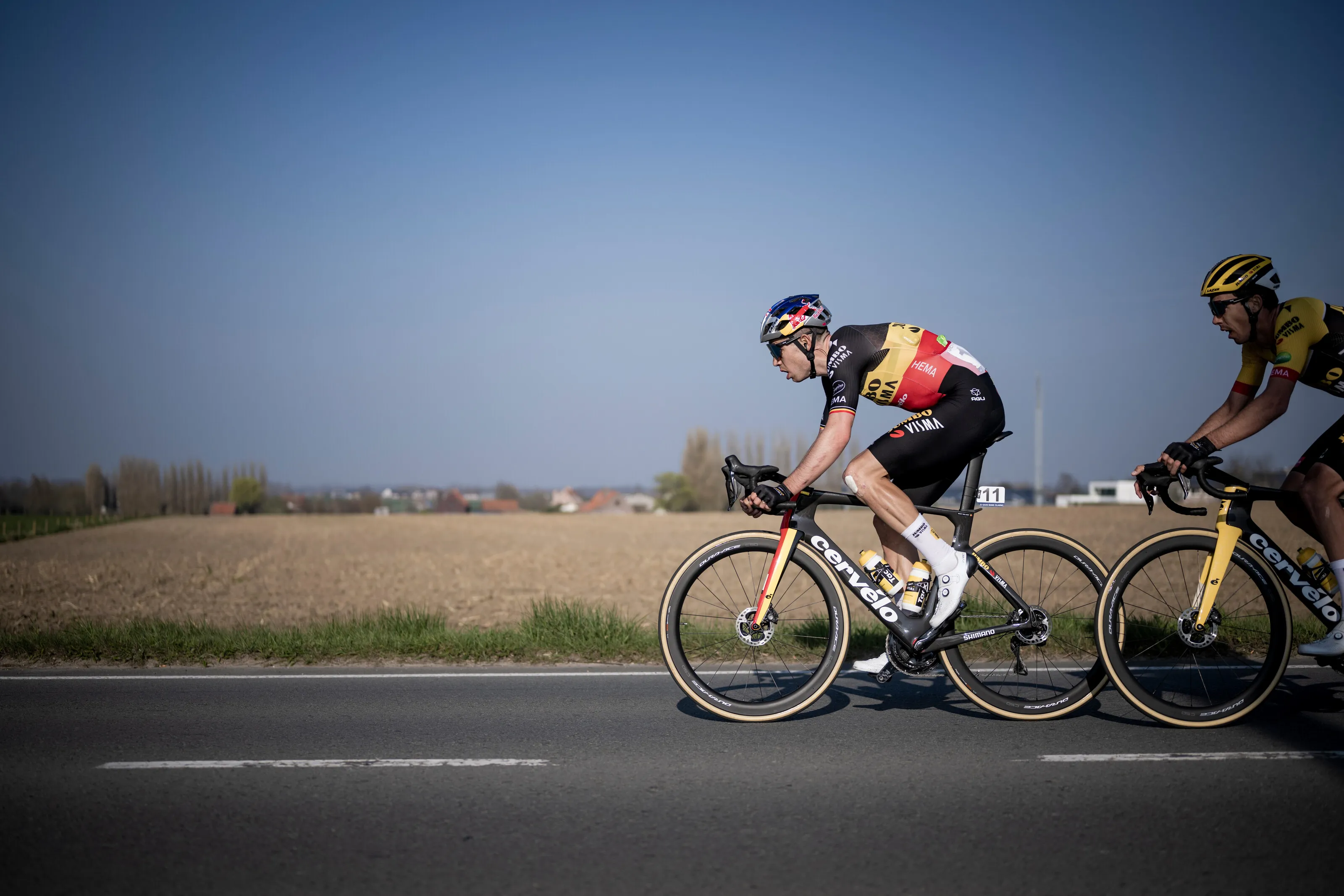 Alle seinen op groen: Van Aert na flinke screening Jumbo-Visma fit genoeg voor Parijs-Roubaix