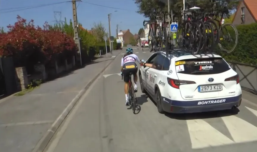 Wereldkampioene Elisa Balsamo (na save van de dag) gediskwalificeerd in Parijs-Roubaix