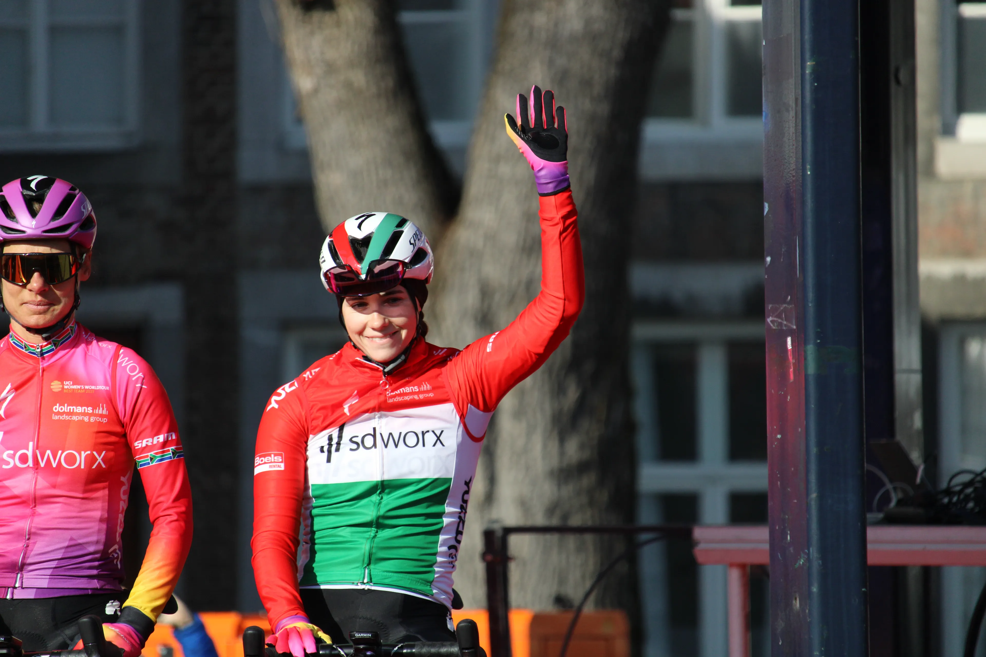 Blanka Kata Vas klopt Van Anrooij in loodzware moddercross in Ardooie, Van Alphen derde