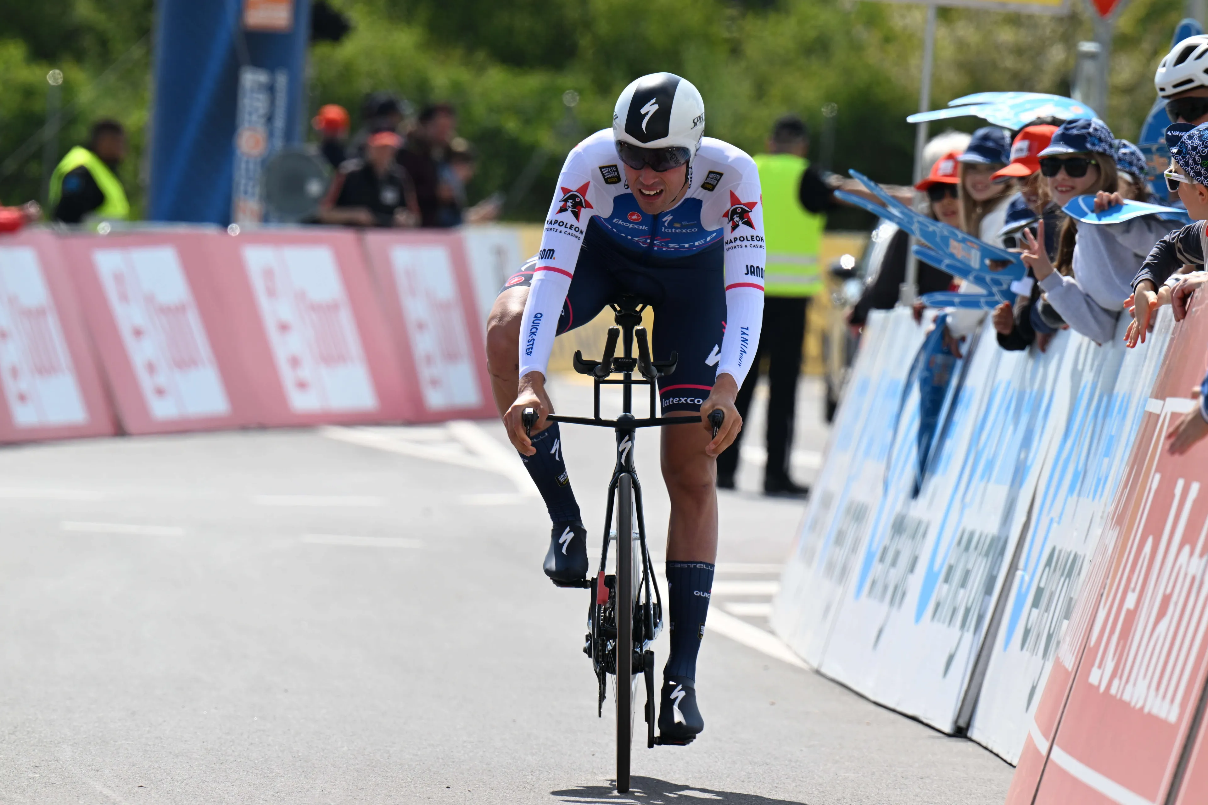 Vernon rijdt 57 kilometer per uur gemiddeld en verslaat man-in-vorm Pedersen in proloog Deutschland Tour