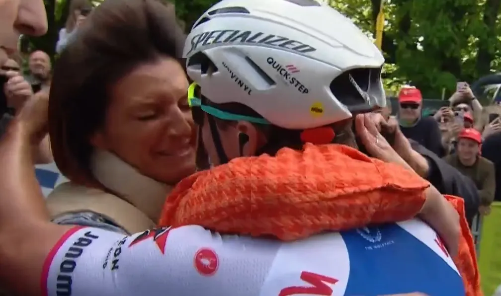 Evenepoel in tranen na demonstratie in Luik-Bastenaken-Luik: 'Mijn beste dag op de fiets, ooit'