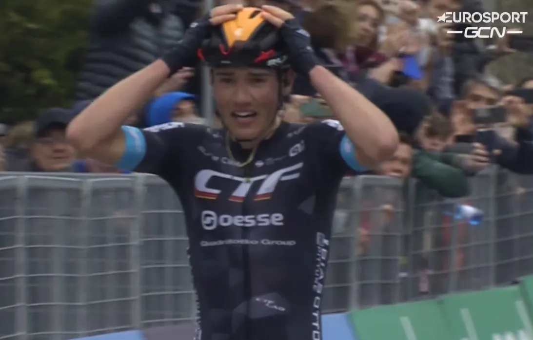 Nieuwe tienershow, dit keer in Sicilië: Miholjevic (19) verrast peloton met ritzege en leiderstrui