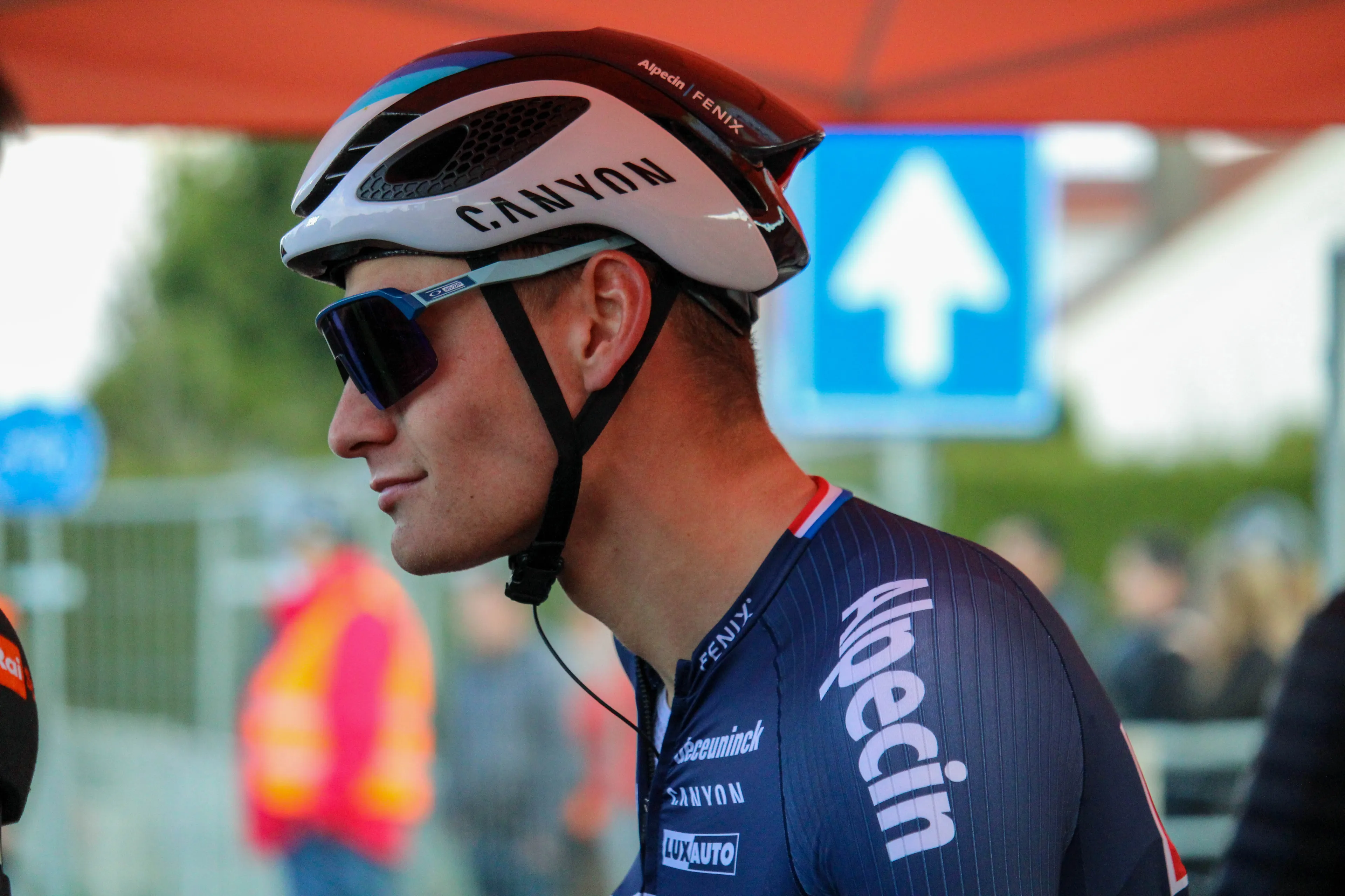 🎥 Van Der Poel verslaat Lampaert en wint Izegem Koerse in voorbereiding op WK