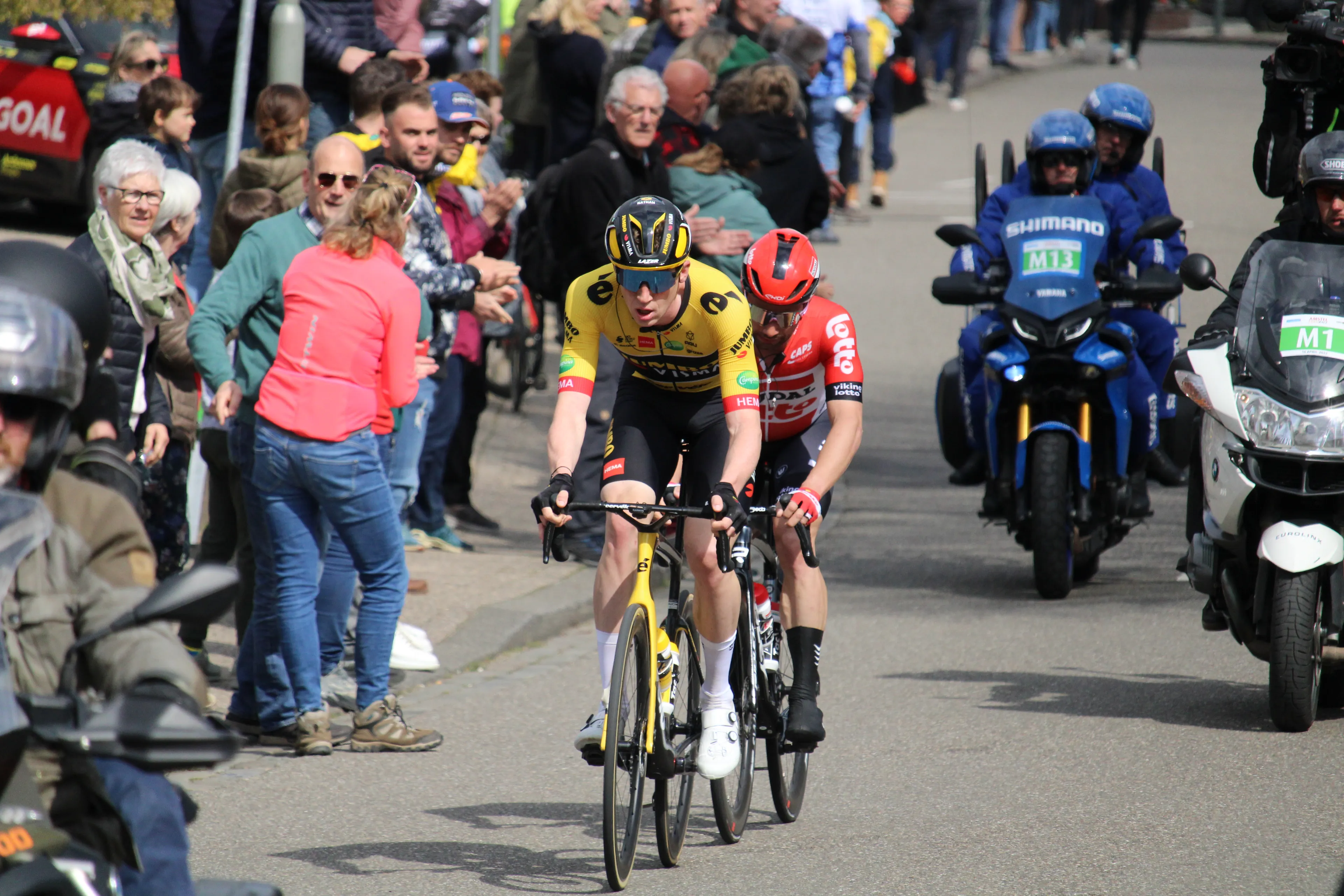 Van Hooydonck over 'beetje kinderachtige' tactiek van Lotto-Dstny en anderen: 'Kan er met verstand niet bij'