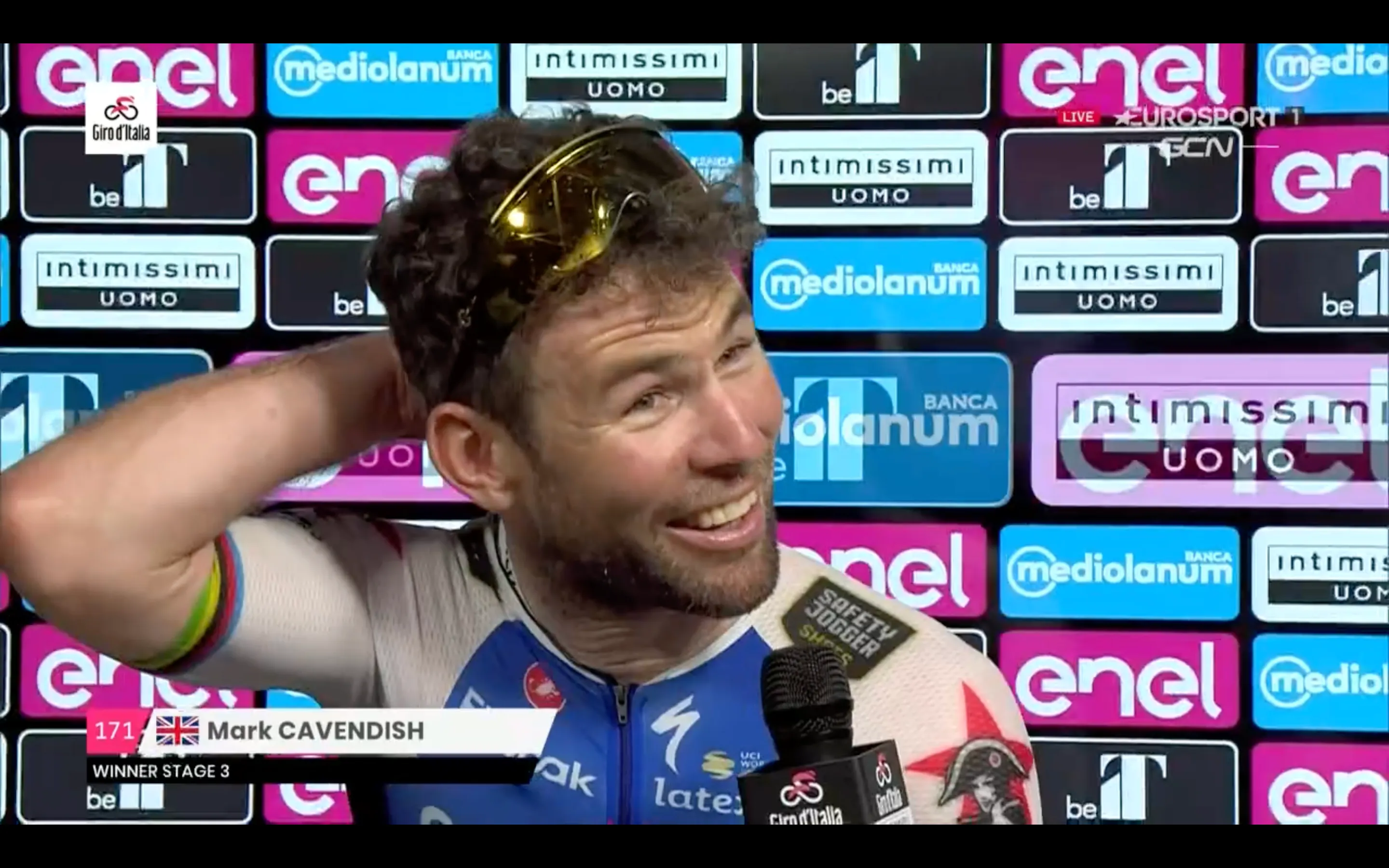 Cavendish blij met zege, maar ook kritisch richting jonge ploegmaat: 'Heb Schmid niet gezien'