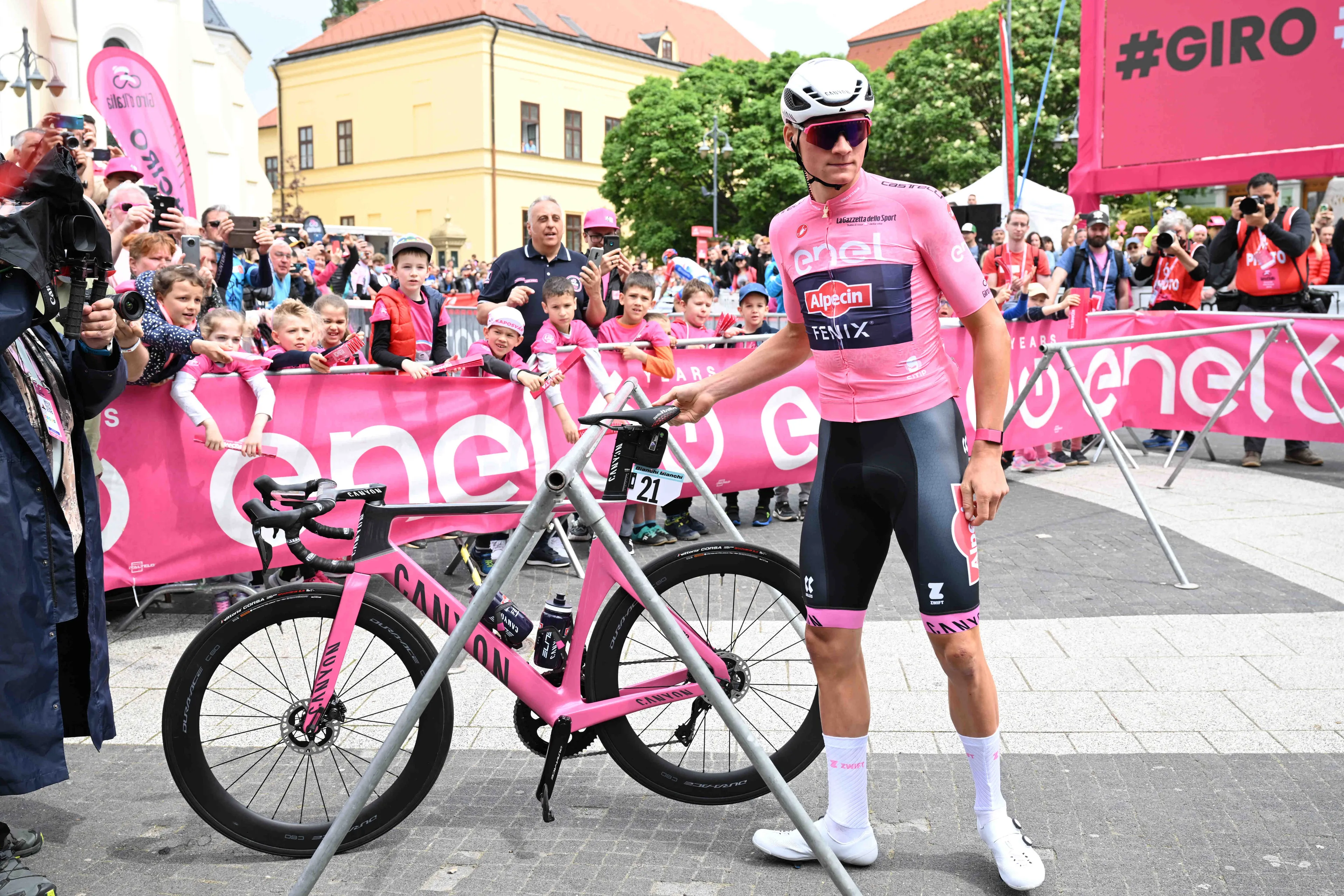 Ploegleider Cornelisse looft het karakter van Van der Poel: 'Hij is een beetje een kwajongen'