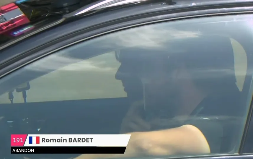 Drama voor Romain Bardet en Team DSM: Franse kopman geeft op in Giro d'Italia door ziekte