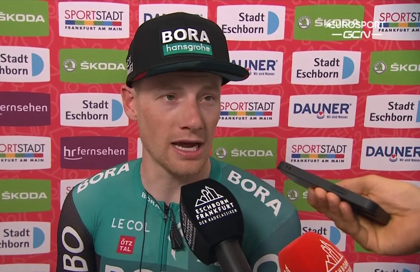 Bennett looft sprintaantrekker Van Poppel: 'Hij timede de lead-out perfect'
