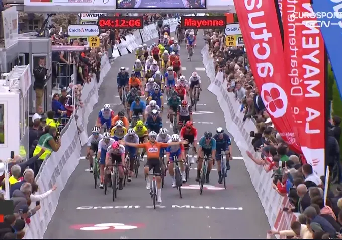 Jason Tesson klopt onder meer Bram Welten in eerste etappe Boucles de la Mayenne