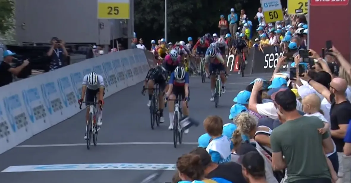 Balsamo klopt Muzic na millimetersprint in derde etappe Ronde van Zwitserland