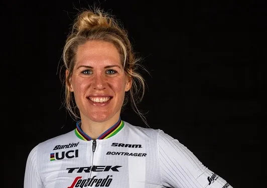 Van Dijk blaast tegenstand weg bij NK tijdrijden, Van Anrooij met tweede plek beloftenkampioen