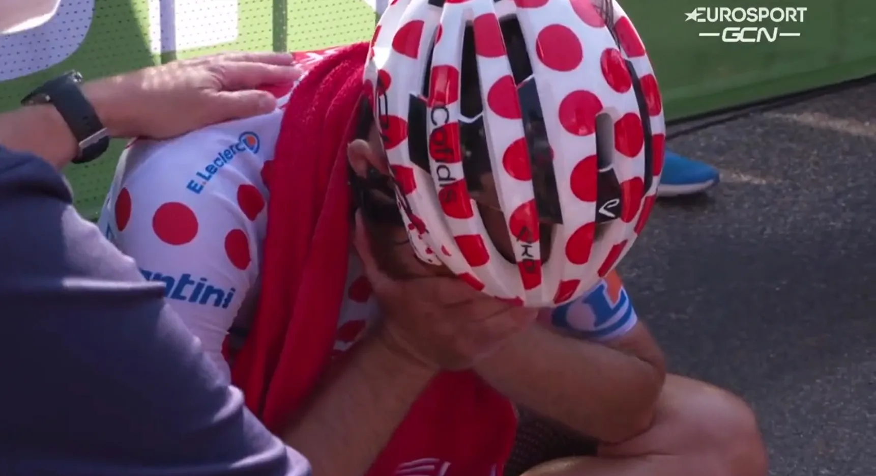 🎥 Geschke in tranen na verspelen bolletjestrui: 'Wist dat het onmogelijk zou gaan worden'