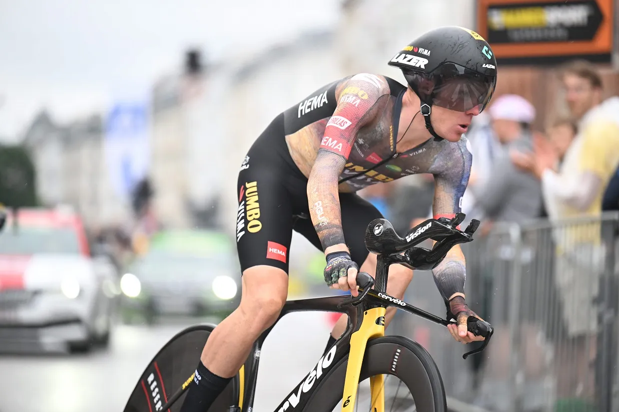 Kruijswijk houdt weinig schade over aan val in openingstijdrit Tour de France