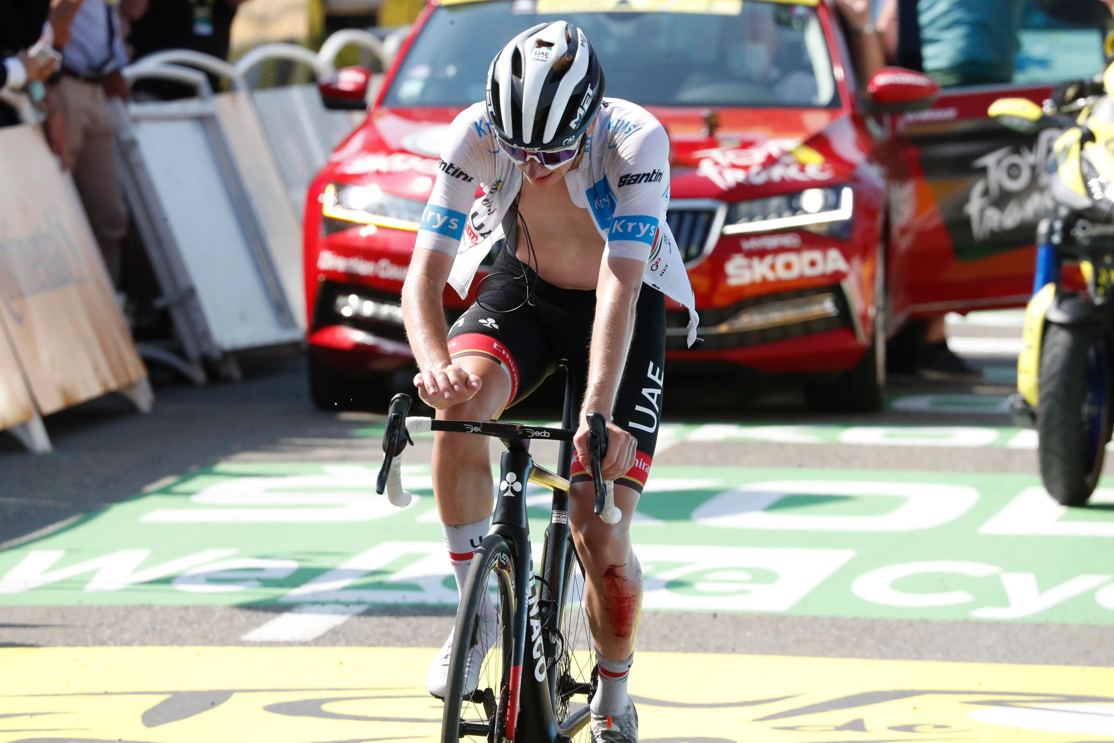 Pogacar vervolgt Tourbetoog: 'Ik stond schaakmat, Van Aert brak me toen hij op kop ging sleuren'