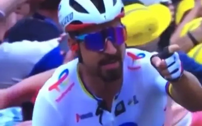 🎥 Woeste Sagan wijst naar Van Aert na intense massasprint: 'Blij dat ik nog heel ben'