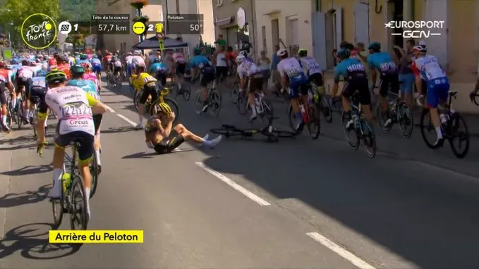 Wet van Murphy voor Jumbo-Visma: Vingegaard en Benoot betrokken bij nóg een valpartij