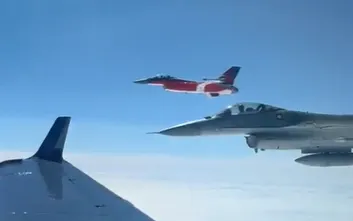 Ondertussen in het peloton | Vingegaard met straaljagers aan zijn zijde Denemarken in