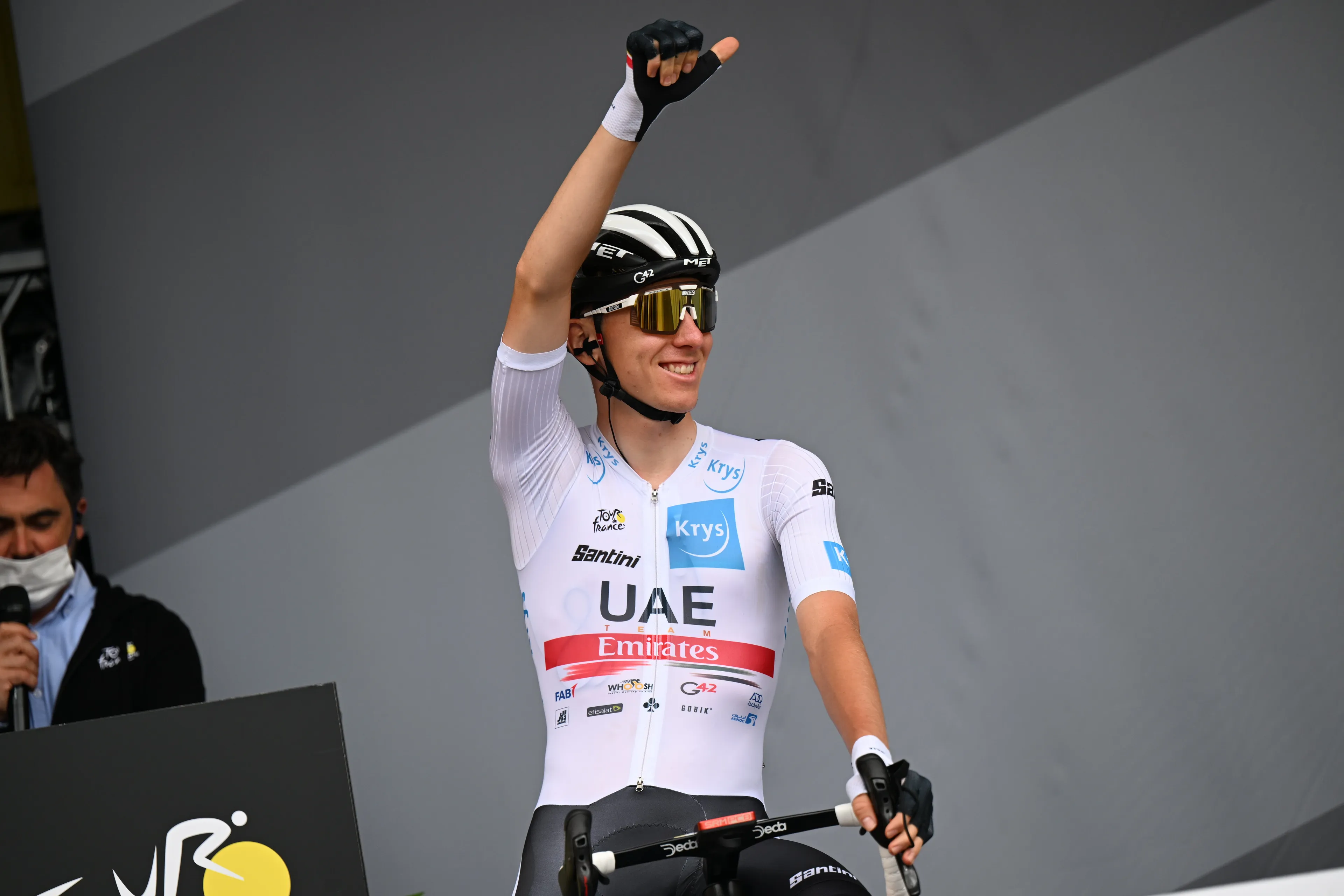 Pogacar slaat dubbelslag na doldwaze etappe: 'De sterkste man zat in de kopgroep'