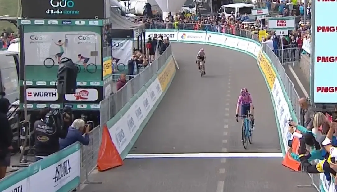 Op de dag dat Vos uitstapt en focust op de Tour, rijdt Van Vleuten zichzelf steviger in roze