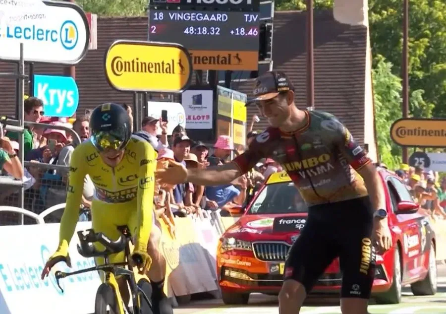 Van Aert en Vingegaard delen de koek in Tour de France: Belg dagzege, Deen met geel naar Parijs