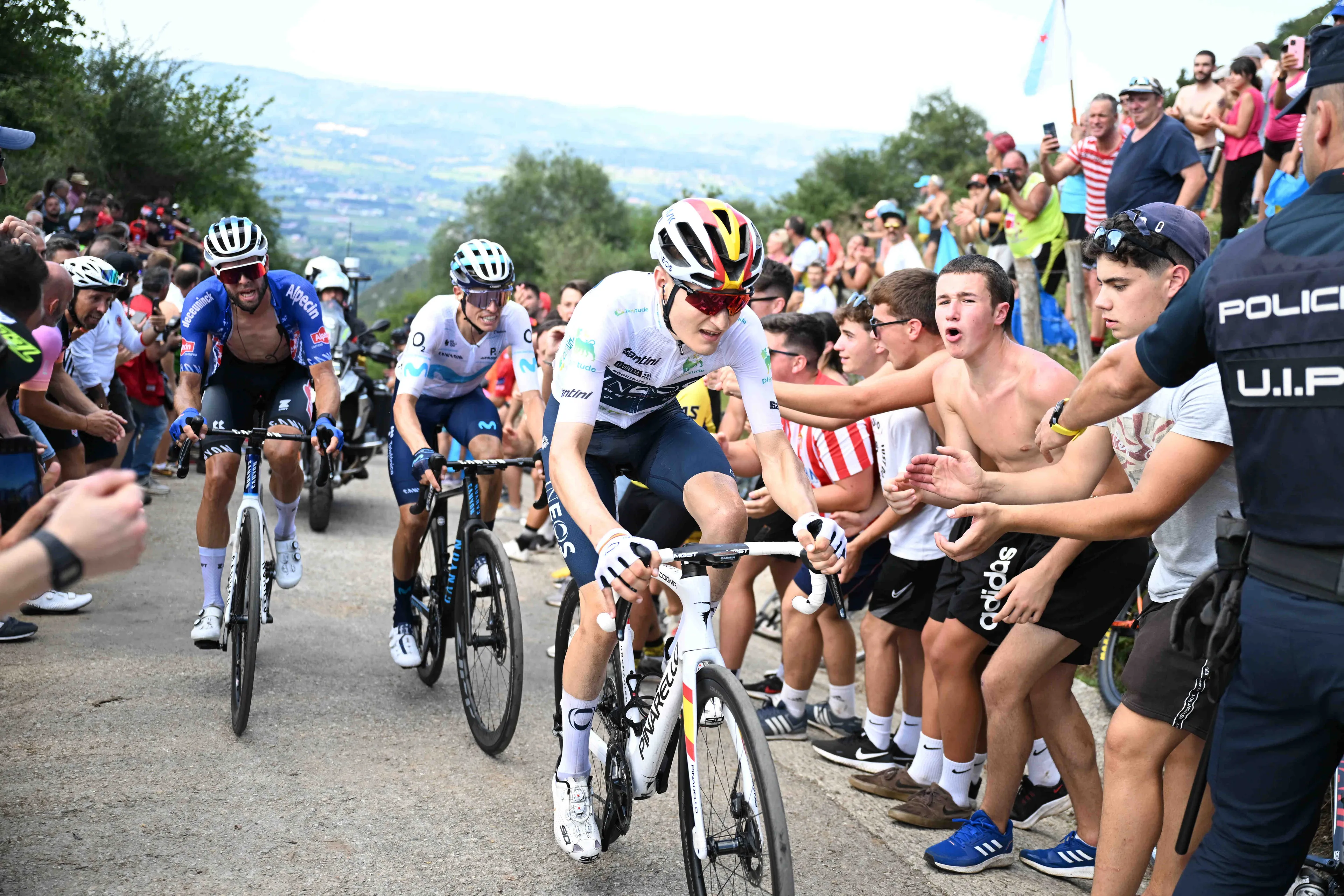 Rodríguez staat na negen etappes vierde: 'Evenepoel is een paar niveau's beter dan de rest'