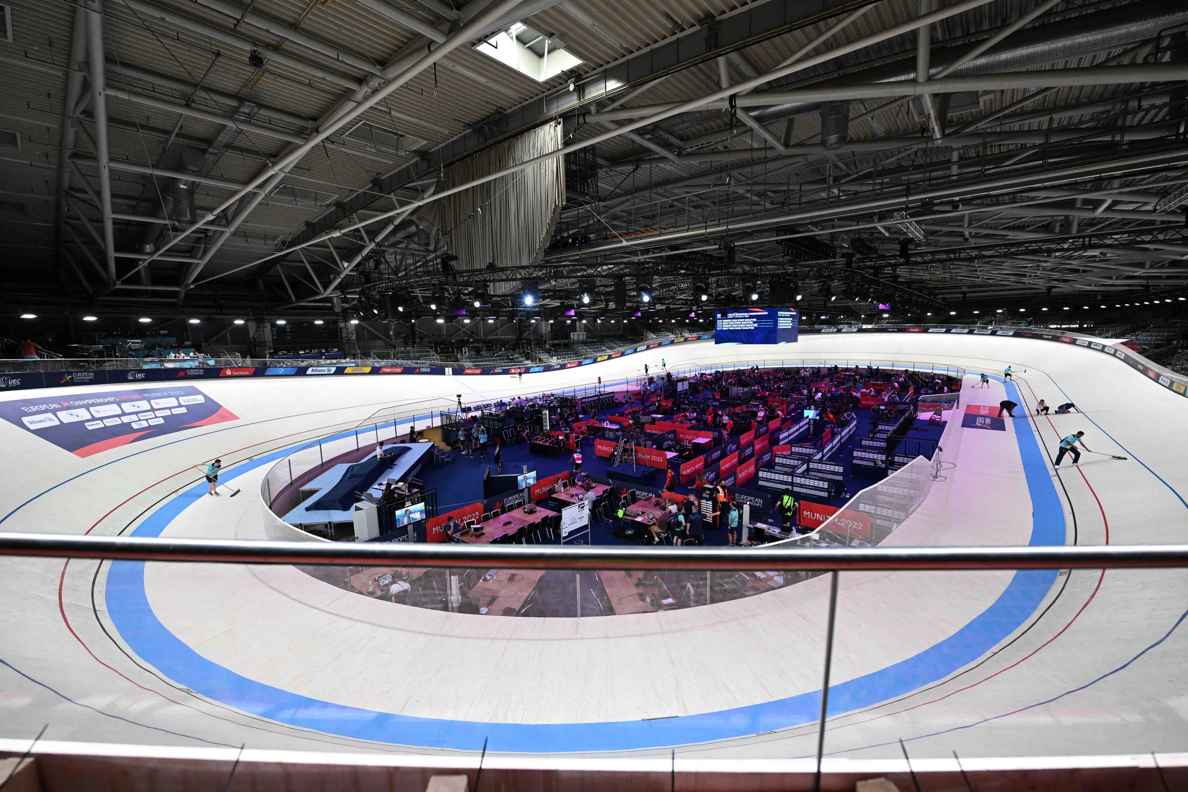 Teamsprinters zijn na voorrondes al klaar met baan in München: 'Truitje pakken en naar huis'