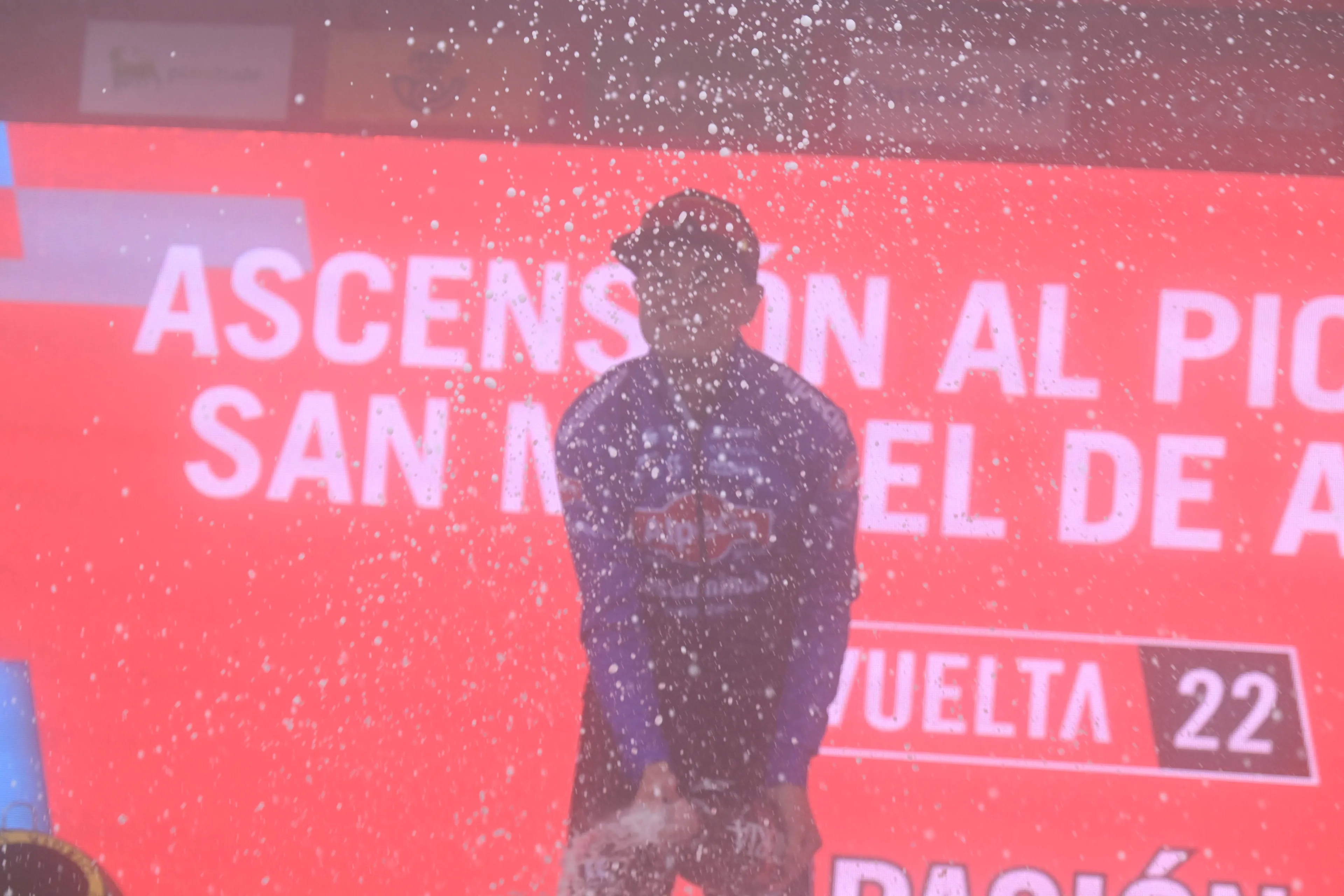 Vine lost topklimmers met overmacht in Vuelta: 'Ik keek achterom en zag plots niemand meer'