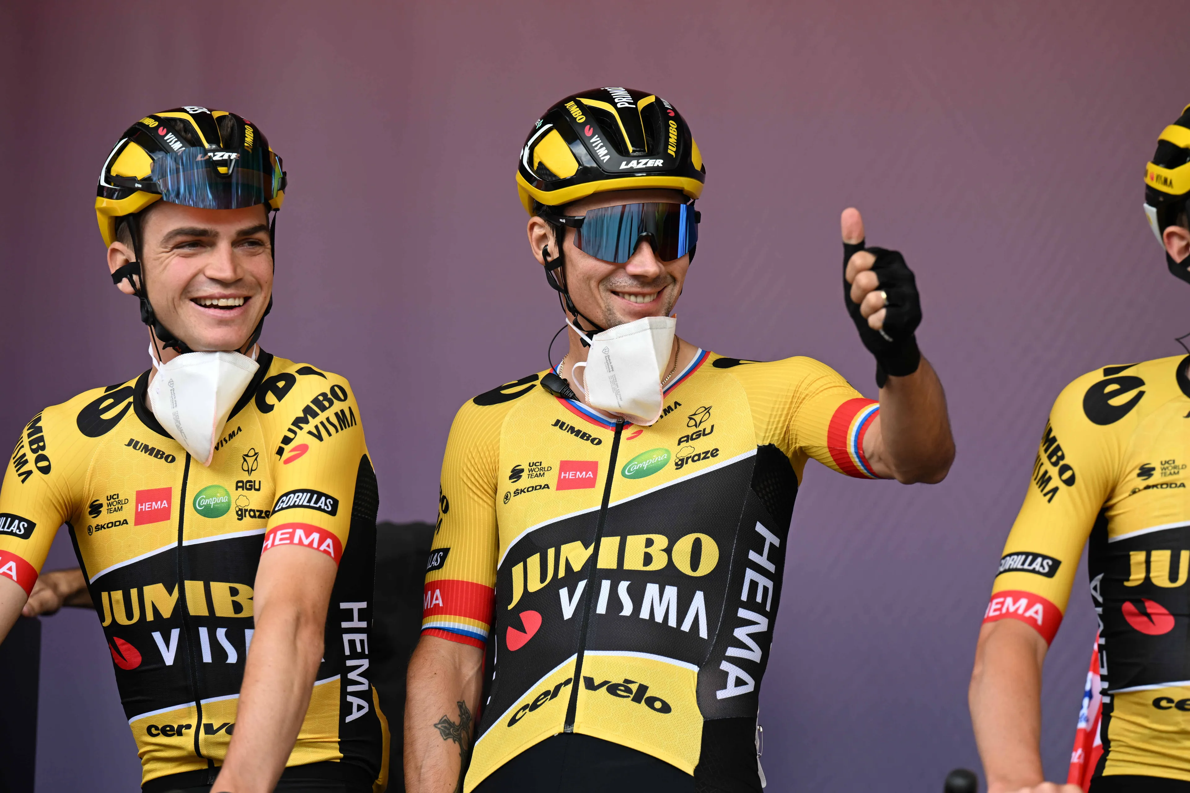Roglic en Vingegaard kunnen geluk niet op in Vuelta: 'Sepp Kuss had rode trui ook nog wel verdiend'