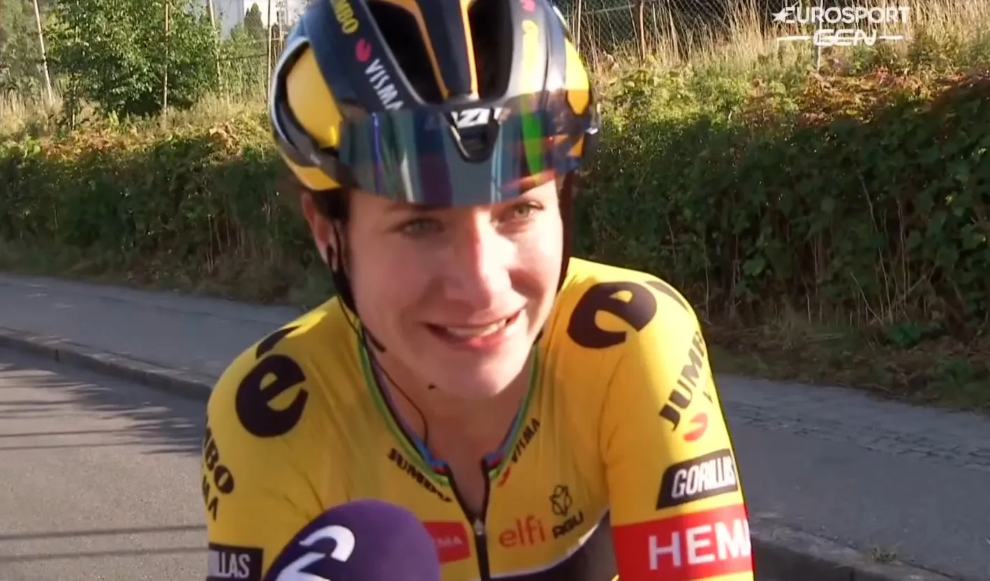 Vos begint na NK gravel aan haar veldritseizoen: 'Bijzonder om in de regenboogtrui te starten'