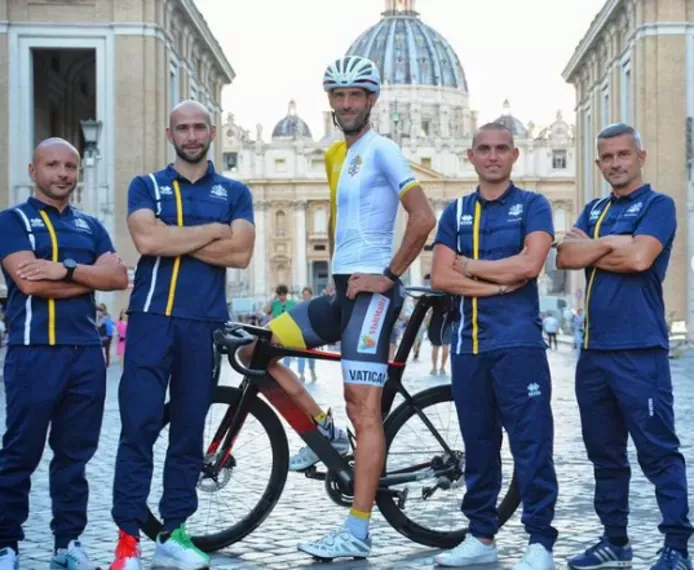 Vaticaanstad-renner Schuurhuis mag na WK wielrennen op bezoek bij de Paus