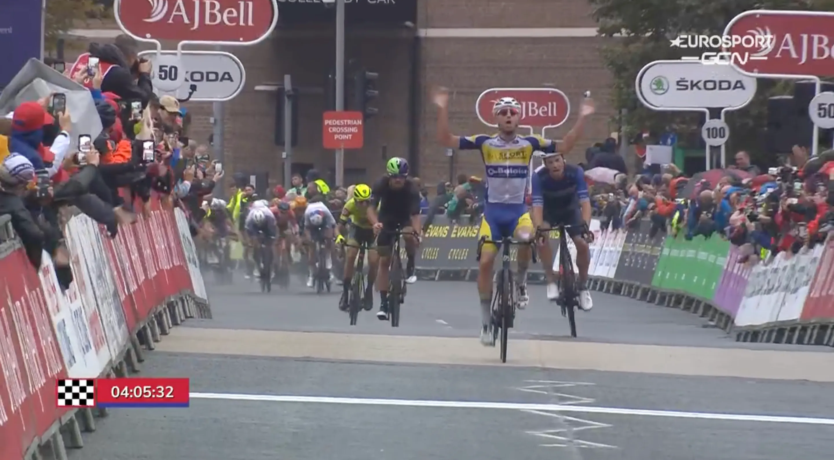 Vroege vluchter Bonneu verrast het peloton in derde etappe Tour of Britain, Paasschens vierde