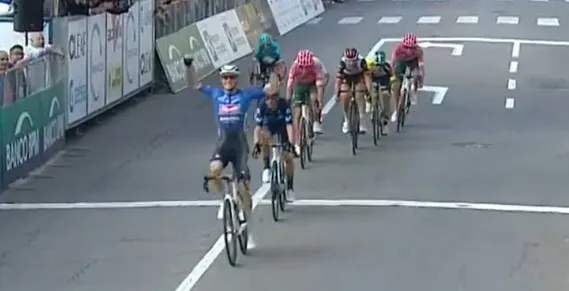 Sjoerd Bax legt prachtige elite-groep erop in sprint van negen in Coppa Agostoni