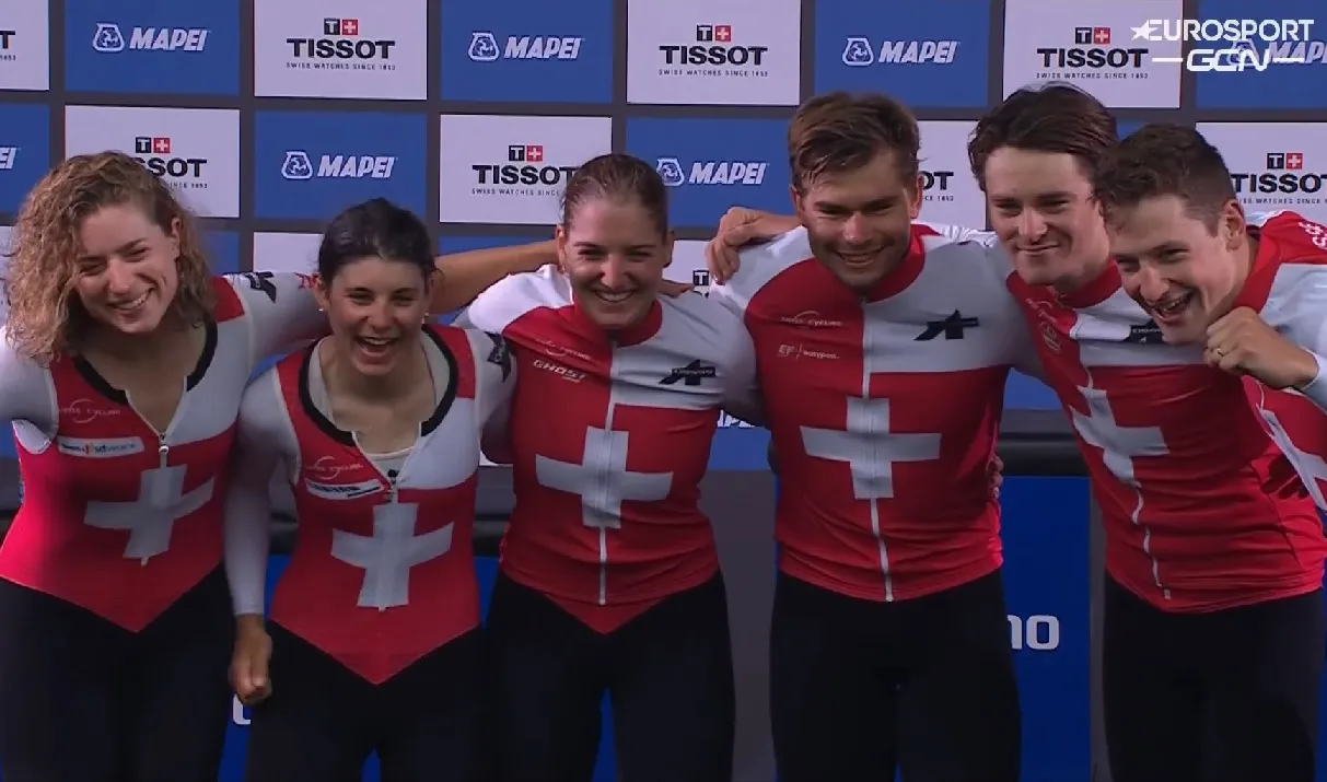 Zwitserland pakt goud op rampdag Nederland in Mixed Relay, Italië en Australië op het podium
