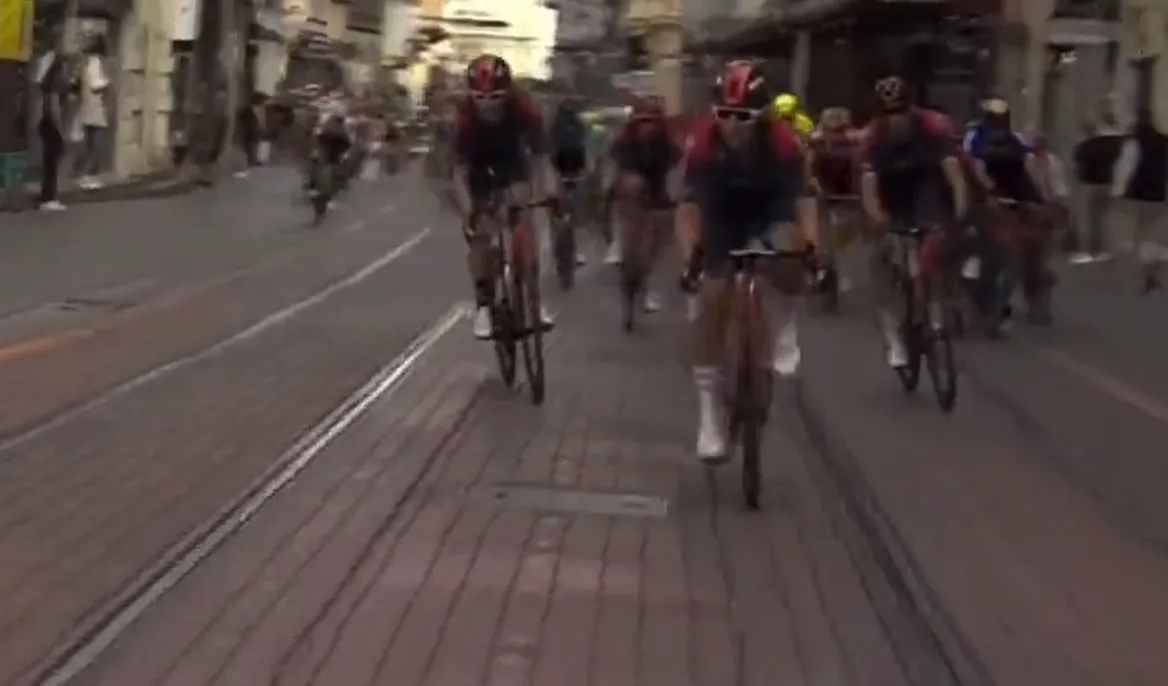 🎥 UCI onder vuur na wederom bizarre finale in Kroatië: 'Lappartient, hoe vind jij dat het gaat?'