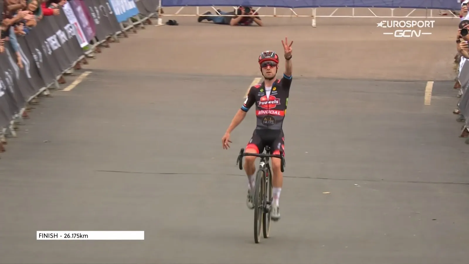 Iserbyt wint Wereldbeker Waterloo na lange solo, Van der Haar derde