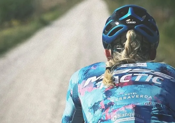 Maaike Coljé mist WK gravel door zwaar ongeluk: 'Weet niets meer, werd 5 uur later wakker in ziekenhuis'