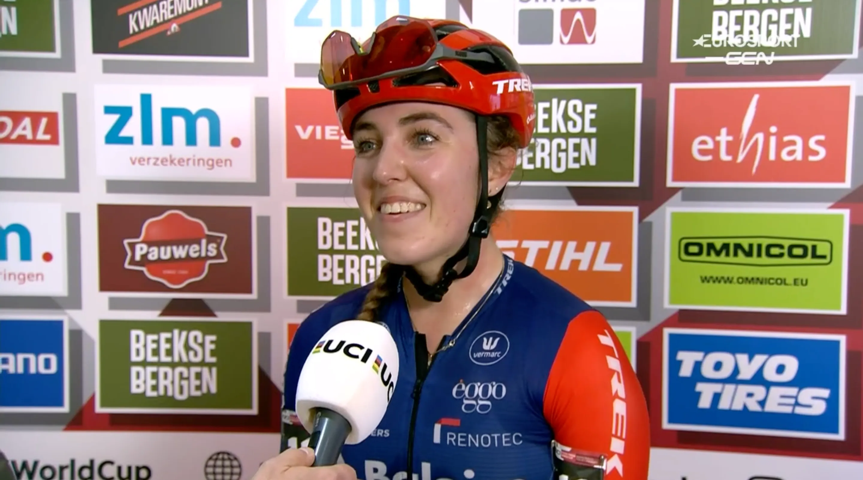 Van Anrooij pakt eerste Wereldbekerzege: 'Ik hoopte dit jaar misschien eens op het podium te staan'