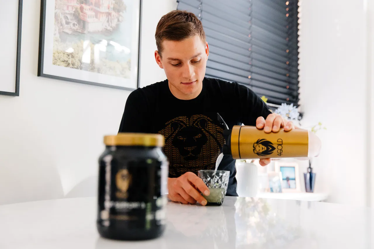 Mathieu van der Poel gaat samenwerking aan met voetbalclub Royal Antwerp van Van Bommel en Overmars