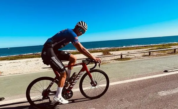 Interview | 'Hoe meer Mathieu van der Poel zeurt, hoe beter die is', lacht trainingsmaat Jan Maas