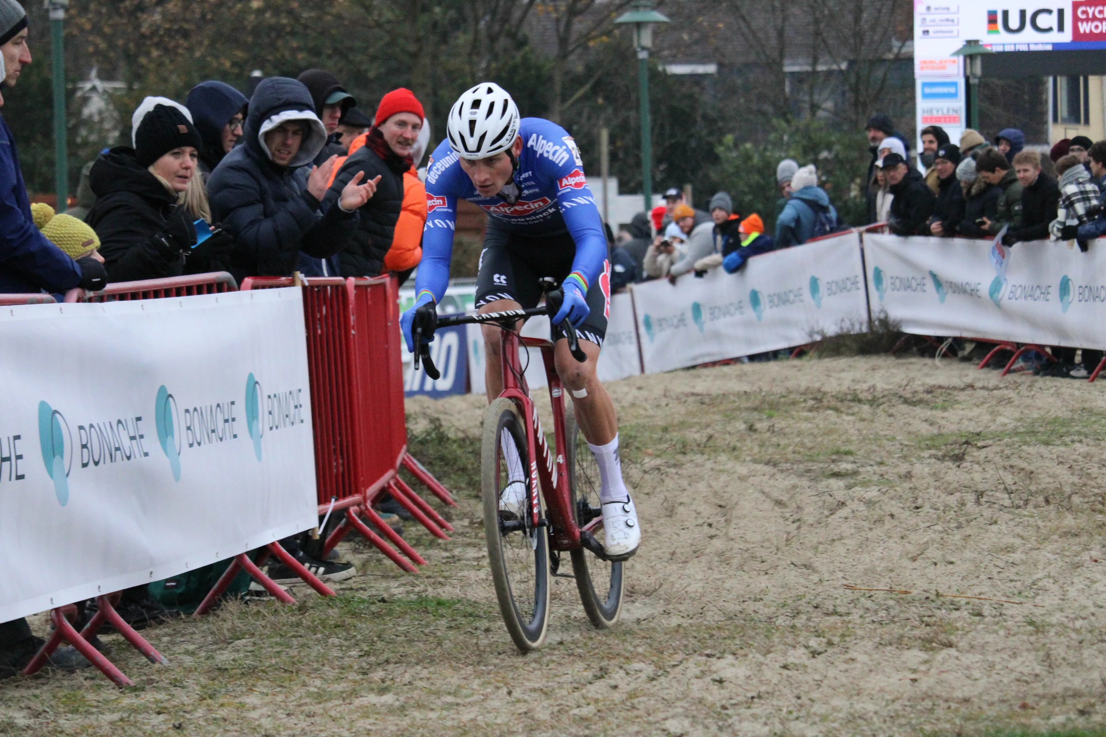 Selecties WK veldrijden Nederland bekend: 'Van Anrooij dapper, Van der Poel gaat voor de winst'