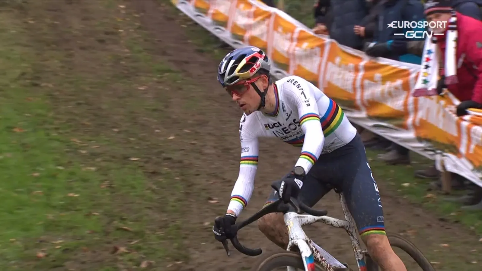 Pidcock domineert in Boom, Van der Poel rijdt cross na harde val uit