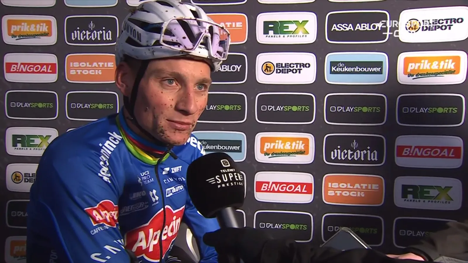 Van der Poel gehavend aan knie en schouder, maar start wel in Antwerpen: 'Jawel, jawel'