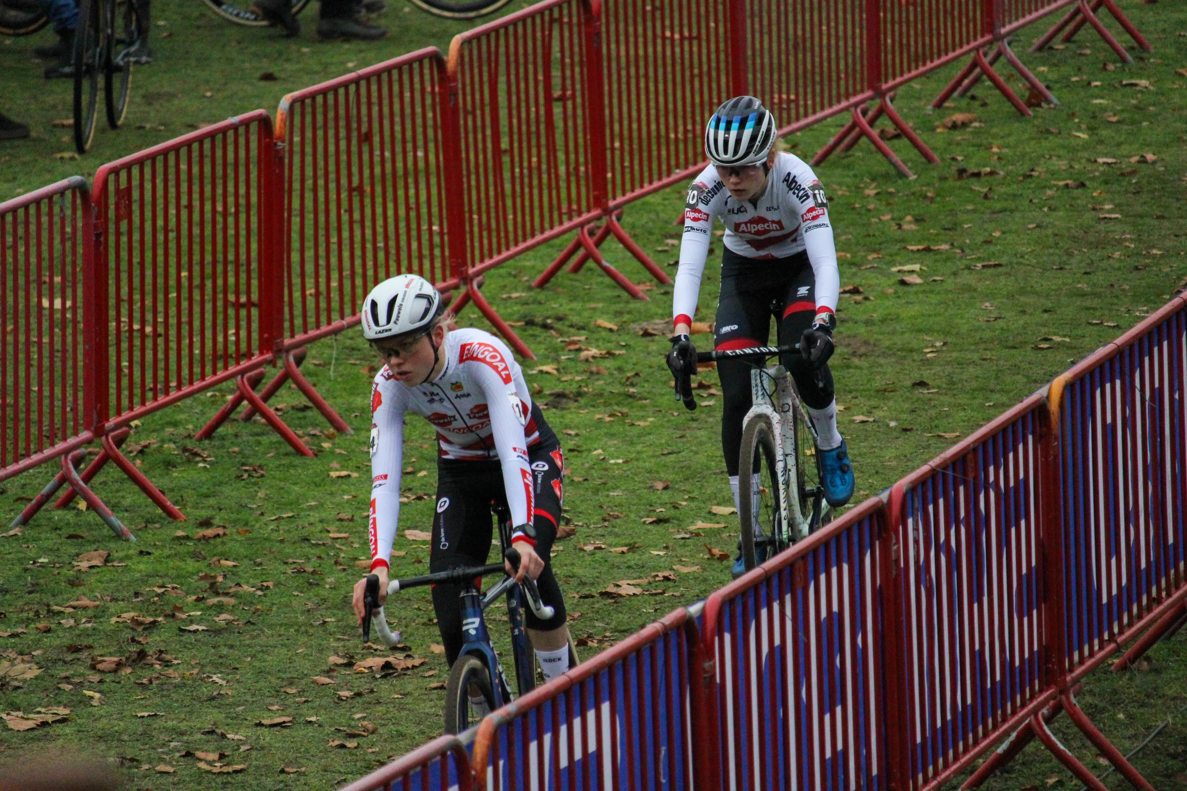 Klassementen veldrijden 2022/2023 | Aerts zakt verder weg, top tien dames geheel uit Nederland