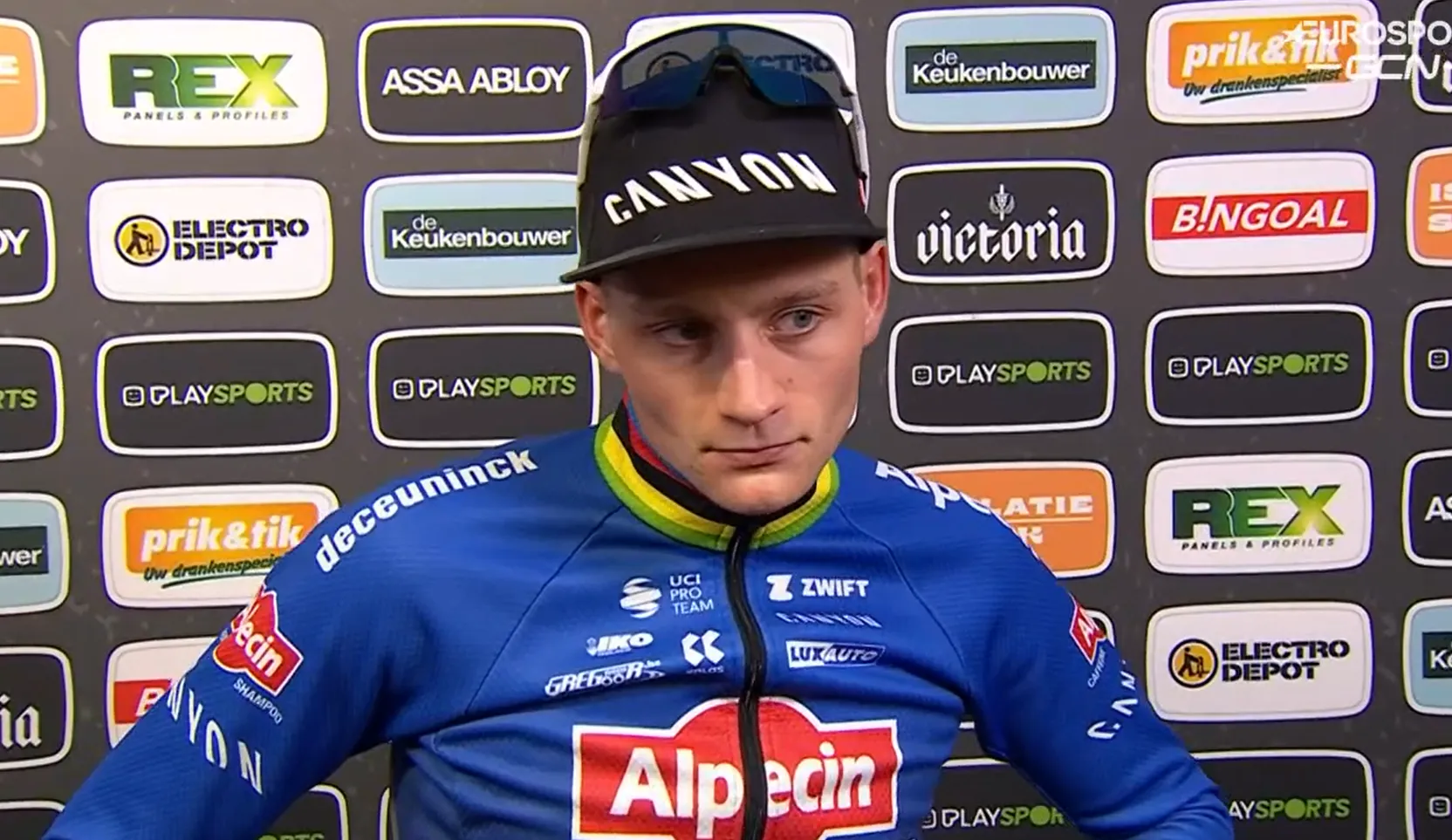 Van der Poel tweede in Heusden-Zolder na foutje in sprint: 'Het is een teleurstelling'