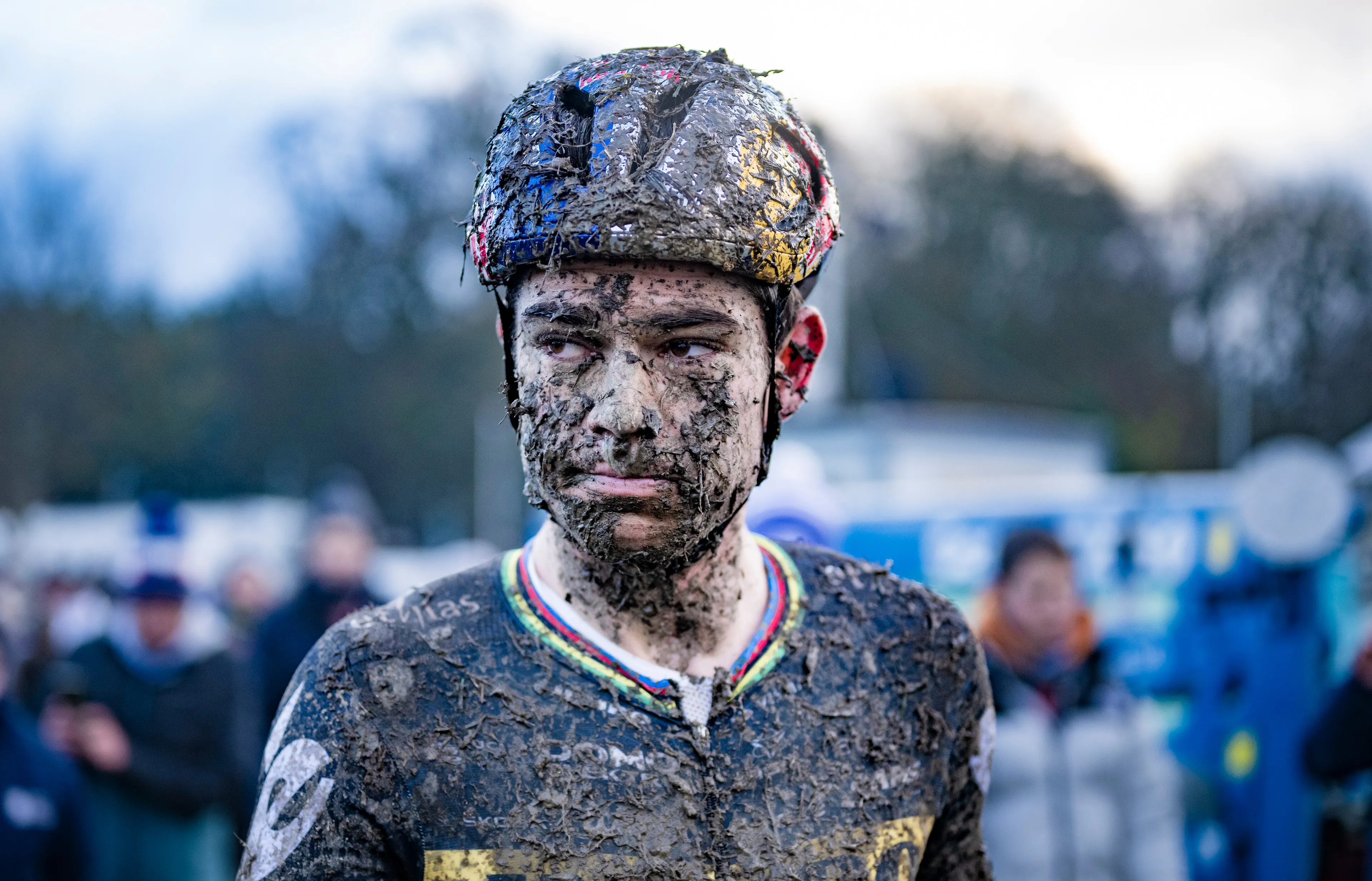 Winnende Van Aert had het lastig in de modder van Loenhout: 'Deze ondergrond past Mathieu echt goed'
