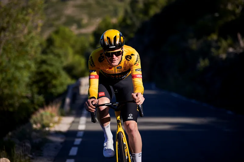 Geen Van Aert, maar wel Van Baarle, Laporte en Benoot bij Jumbo-Visma voor Omloop Het Nieuwsblad