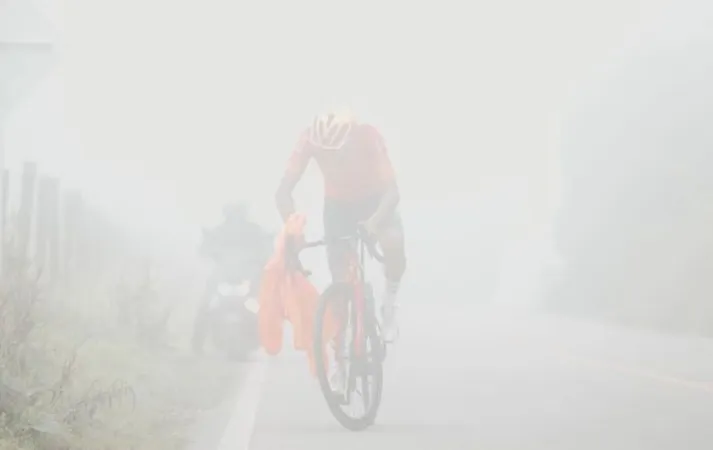 Gespot op Strava: Egan Bernal waarschuwt de wielerwereld met gigantische workload in offseason