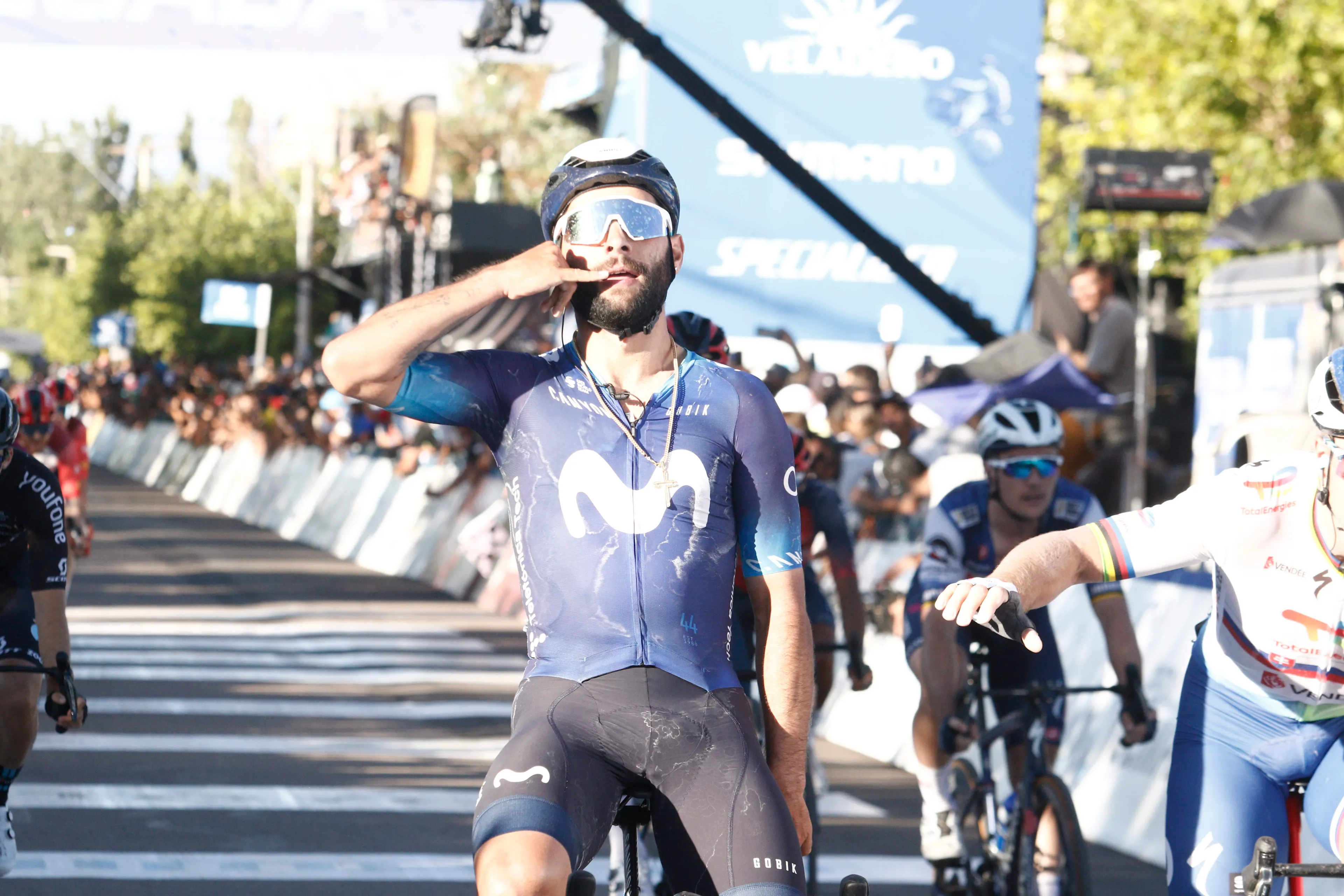 Bernal entertaint in de kopgroep, Gaviria blijkt best klimmende sprinter en wint in Vuelta a San Juan