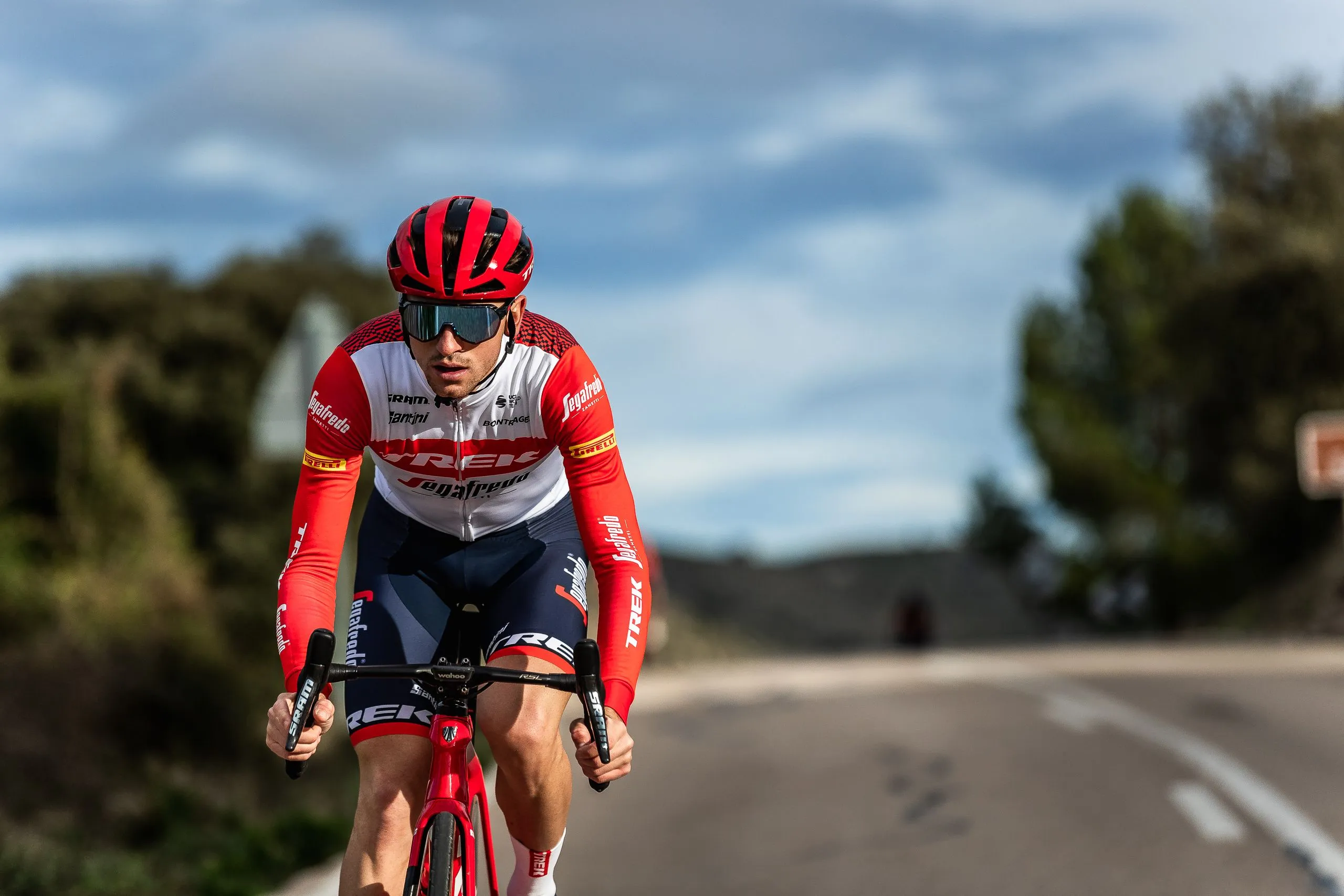 Ciccone wint zware rit in Valencia, Geoghegan Hart teruggezet na onreglementaire sprint