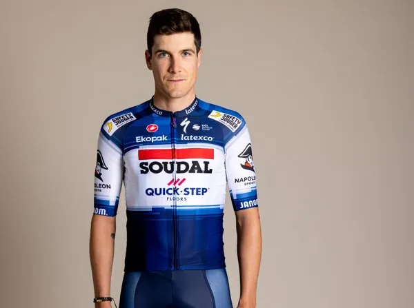 'Helpers Evenepoel blijven Soudal-Quick Step trouw na 2023, Serry en Vervaeke tekenen nieuw contract tijdens Giro'